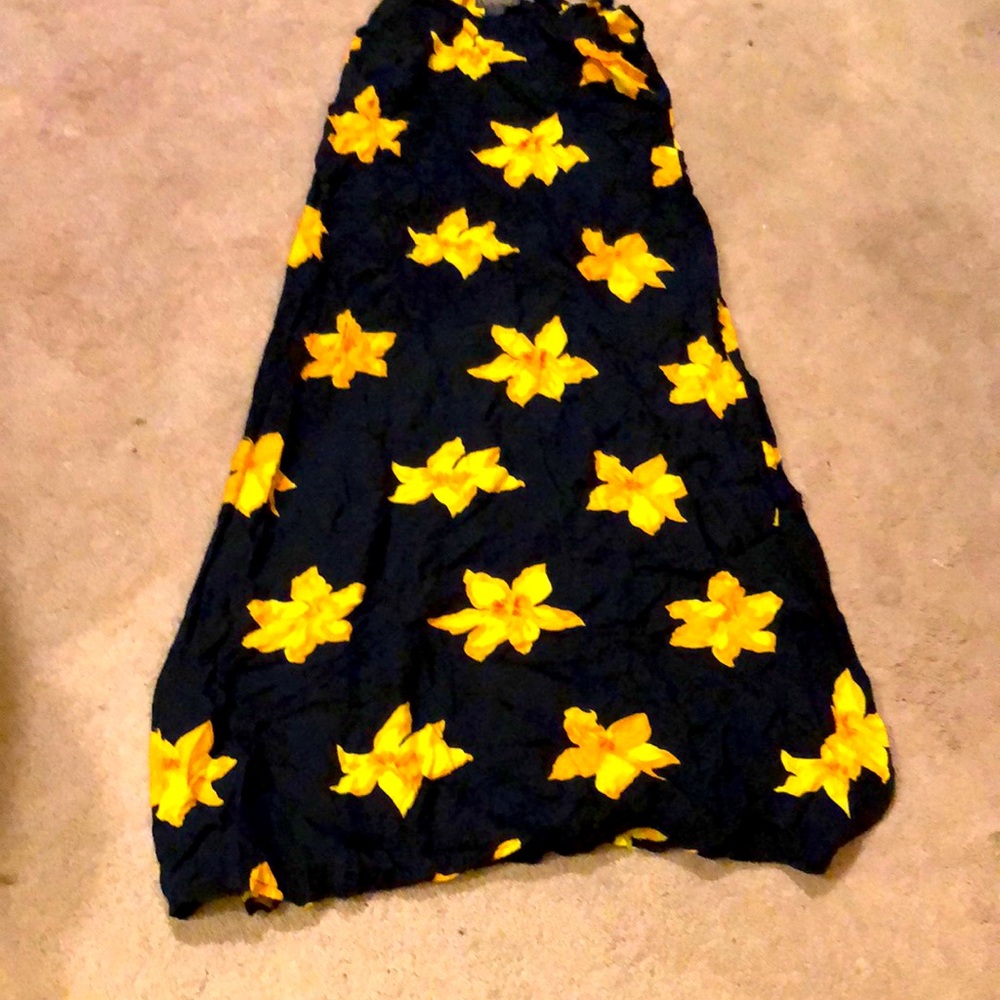 Black dress with yellow flowers size small FINAL OFFER 15$/7.67 ship